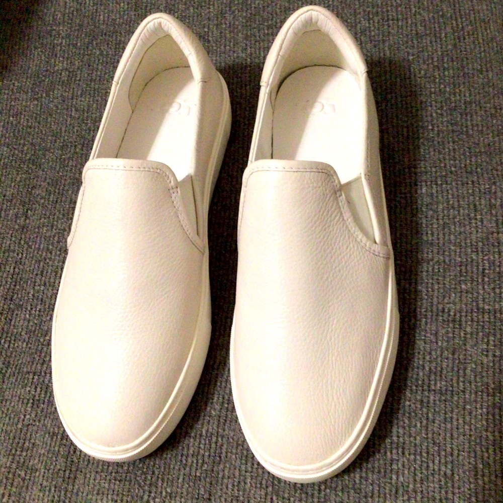 Like new pair of UGG slip on sneakers size 9.5